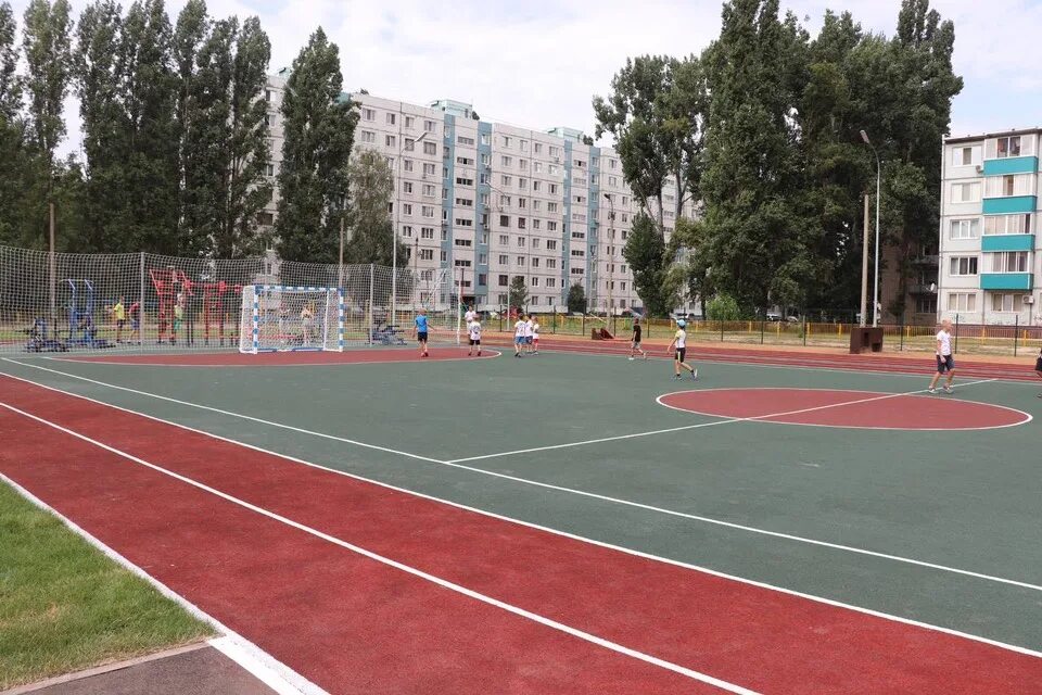 Школа 16 ульяновск. 16 Школа Балаково. Площадка 16 школа. Старая спортивная площадка 16 школы. Школа 16 Академический стадион.