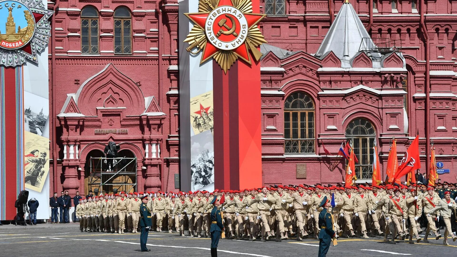 Парад на красной площади 9 мая 2023 года. Парад Победы Кремль. Военный парад на красной площади в Москве. Парад Победы 2022. Эфир парада победы