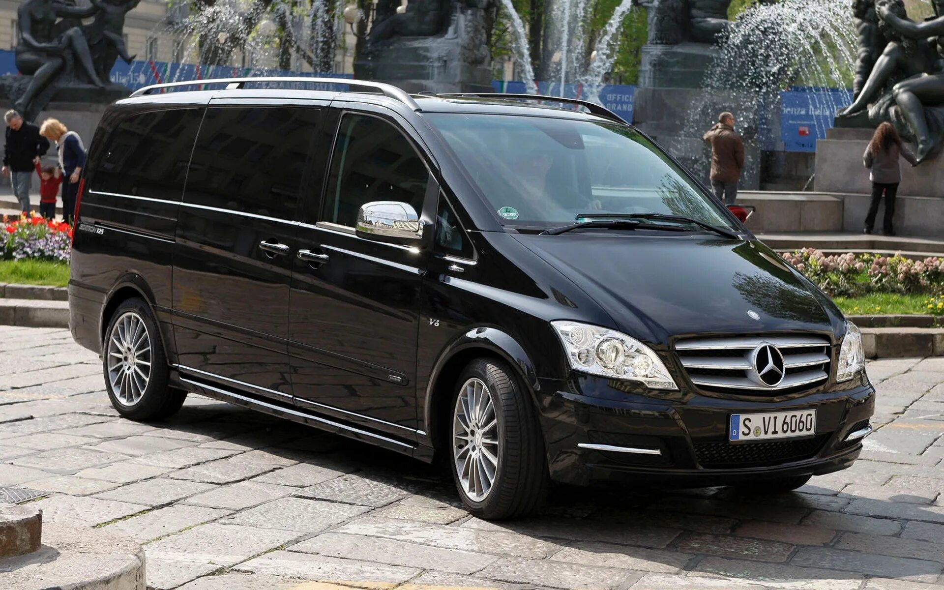 Купить мерседес виано 639. Mercedes-Benz Viano. Минивэн Мерседес Виано. Мерседес Бенц Виано 2011. Мерседес Виано 639 Лонг.