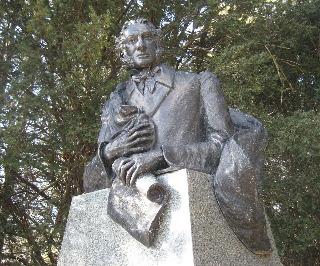 Как изображен поэт памятник пушкину. Комов памятник пушкину. памятник пушкину в мадриде. памятник пушкину в нью джерси. памятник пушкину в испании.