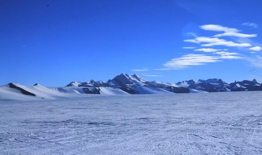 Полярные природные особенности. Зона арктических пустынь в Антарктиде. Антарктическая Полярная пустыня. Арктические и антарктические ледяные пустыни. Зона арктических пустынь Северной Америки.
