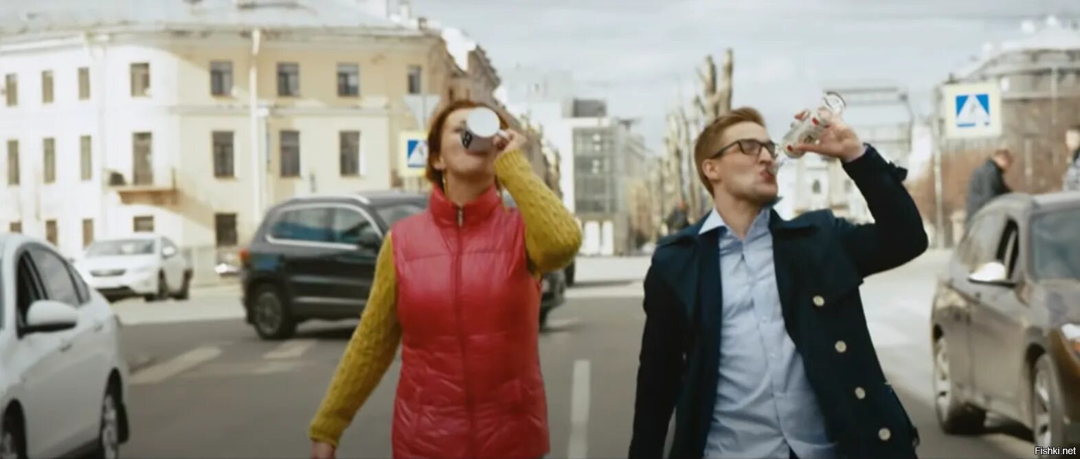 Шнур клип пить. В Питере пить. В Питере пить Ленинград. В Питере пить фото. Экскурсовод из клипа в Питере пить.