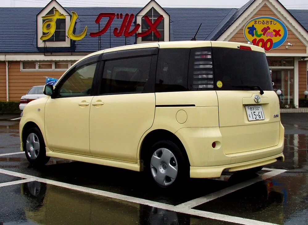 Тойота сиента поколения. Тойота Сиента 2003. Таёта Сента 1 поколение. Toyota Sienta 1 поколение. Тойота Сиента 2006.