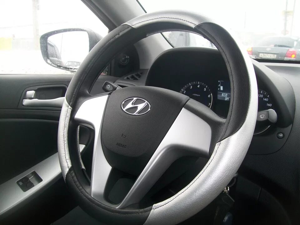 Оплетка на руль Hyundai Solaris 2011. Руль Хендай Крета. Оплетка на руль Хендай Солярис 2011 года. Оплетка на руль Хундай Крета 2. Hyundai creta руль