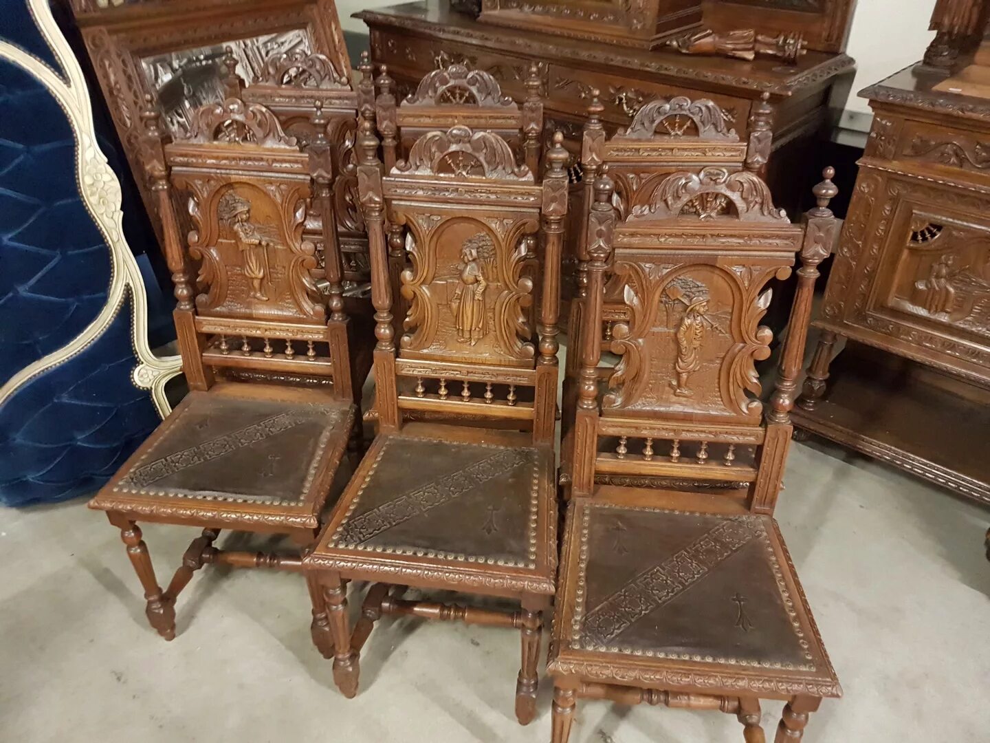 Мебель 20 века. Мебельный гарнитур 19 век. Антикварные Бретонские стульям. Антикварные столы в бретонском стиле.