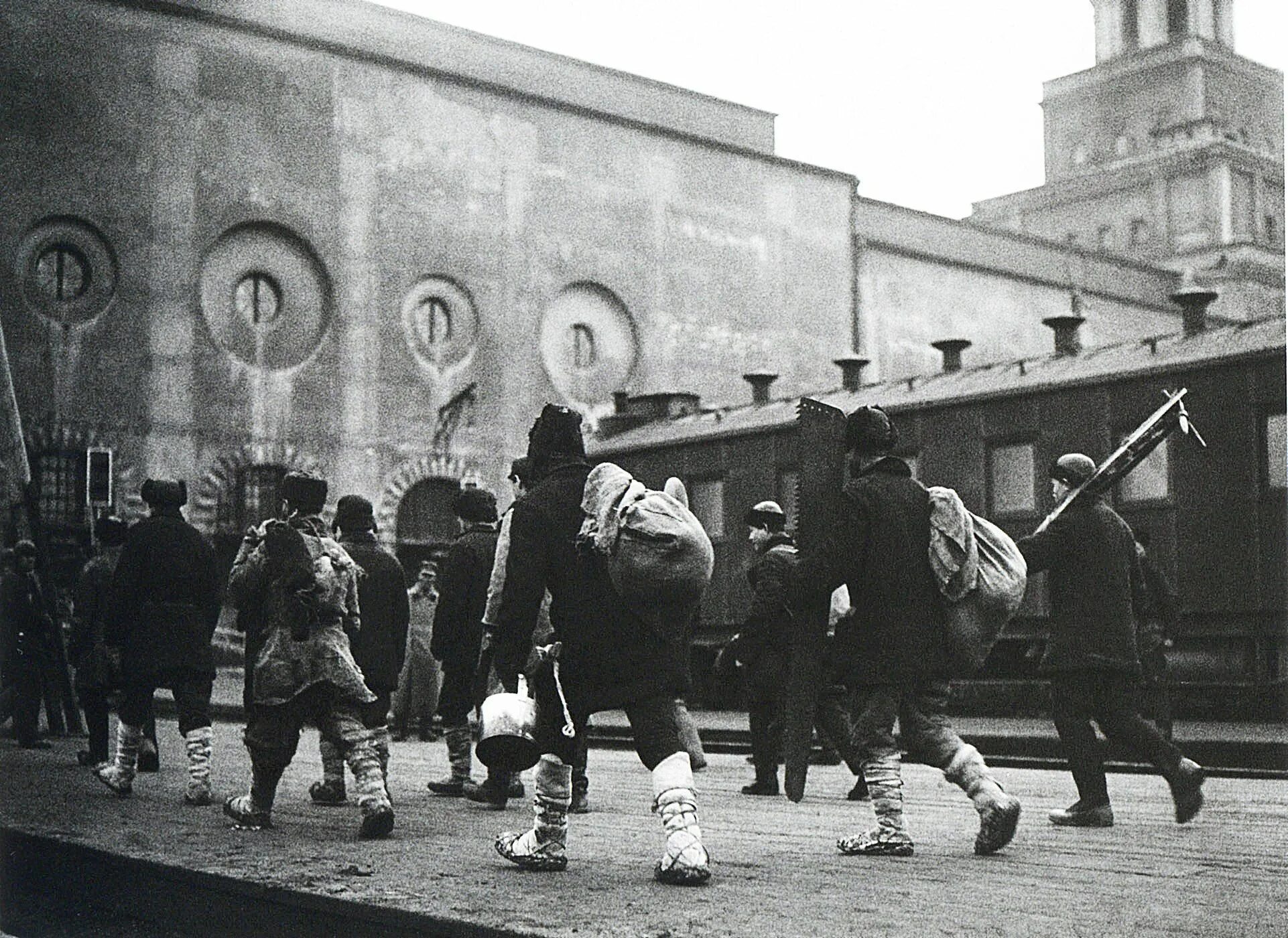 Что случилось 14 апреля 1930 года. Казанский вокзал 1930. В Москву. Казанский вокзал, 1930 год..