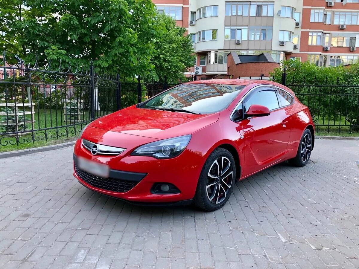 Опель хэтчбек 2012. Opel Astra GTC 2012 красная. Opel Astra j GTC красный. Opel Astra j Рестайлинг 2013.