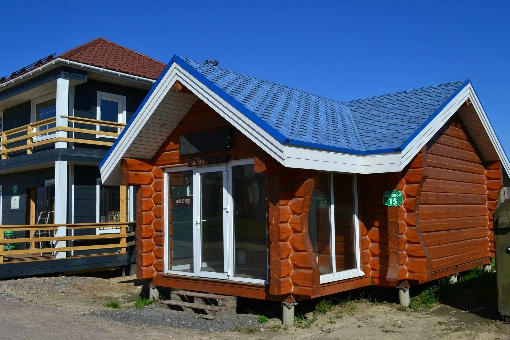 Загородное строительство спб выставка. Выставка домов мега Дыбенко СПБ. Выставочный дом. Выставка домов в Питере. Домики около Меги.