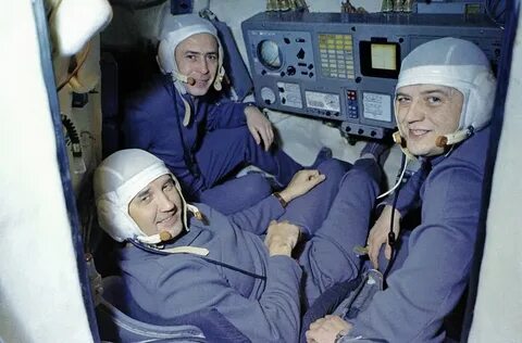 В космосе погибали