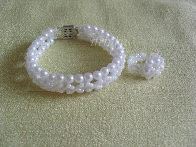 Колье из бусинок. Браслеты из бисера профессиональные. Бисероплетение браслеты. Как сделать белый бисер. Плетение бисером цветочек.