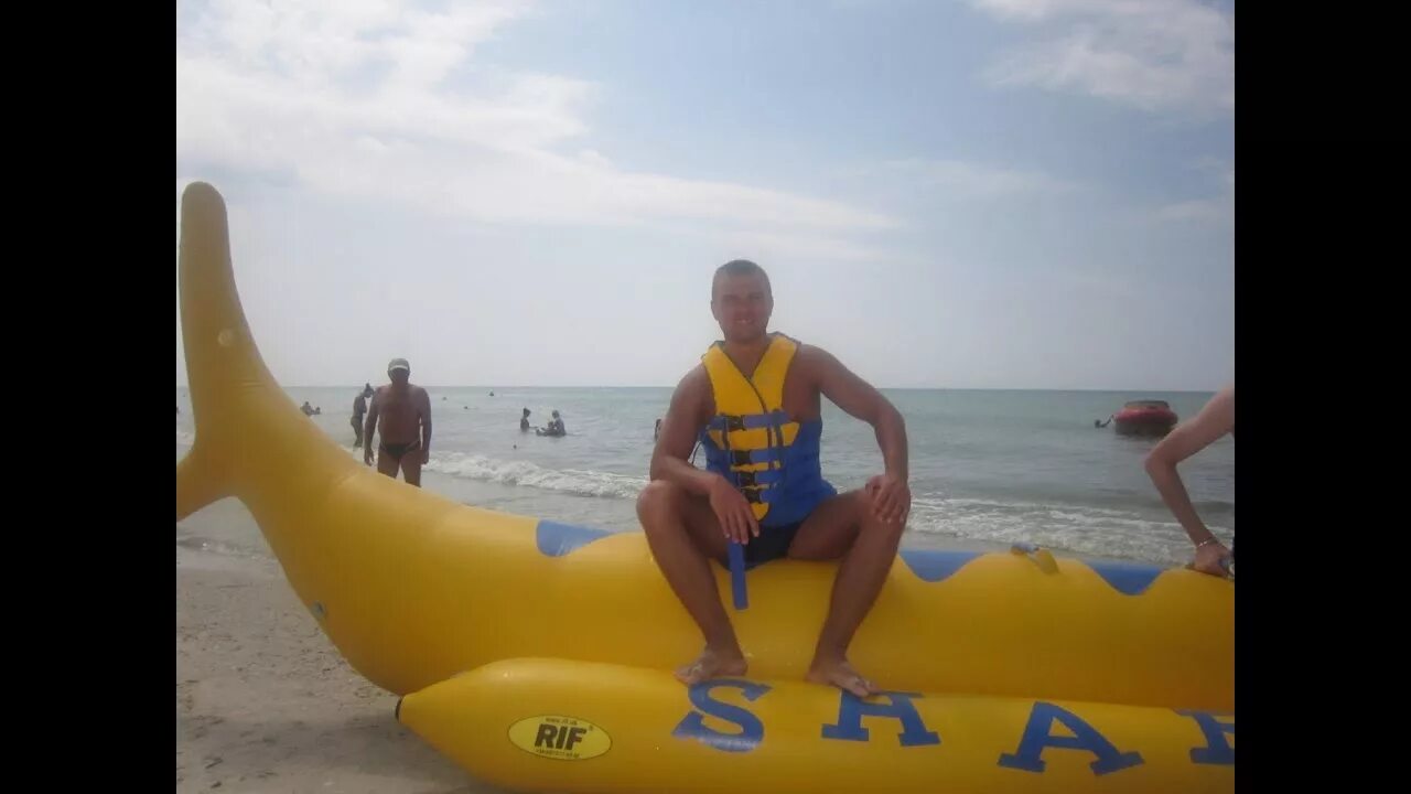 Банан прикол. Человек банан. Банан вася. Барт симпсон с бананами. Тигровые бананы.