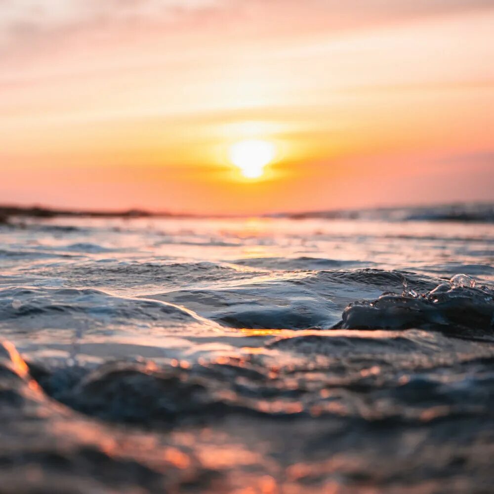 Море волны солнце. Океан. Небо закат море волны. Волна и солнце.