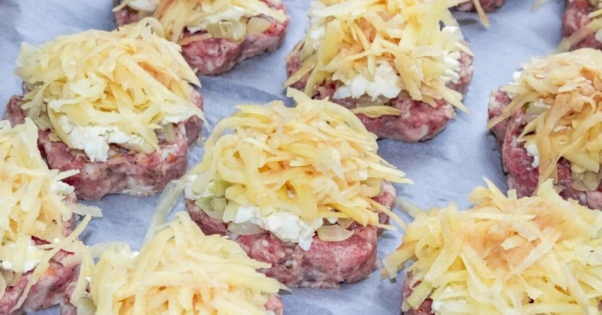 Стожки с грибами. Стожок из фарша и картофеля в духовке. Стожки. Стожки под шубой. Стожки из фарша в духовке с картошкой и сыром.