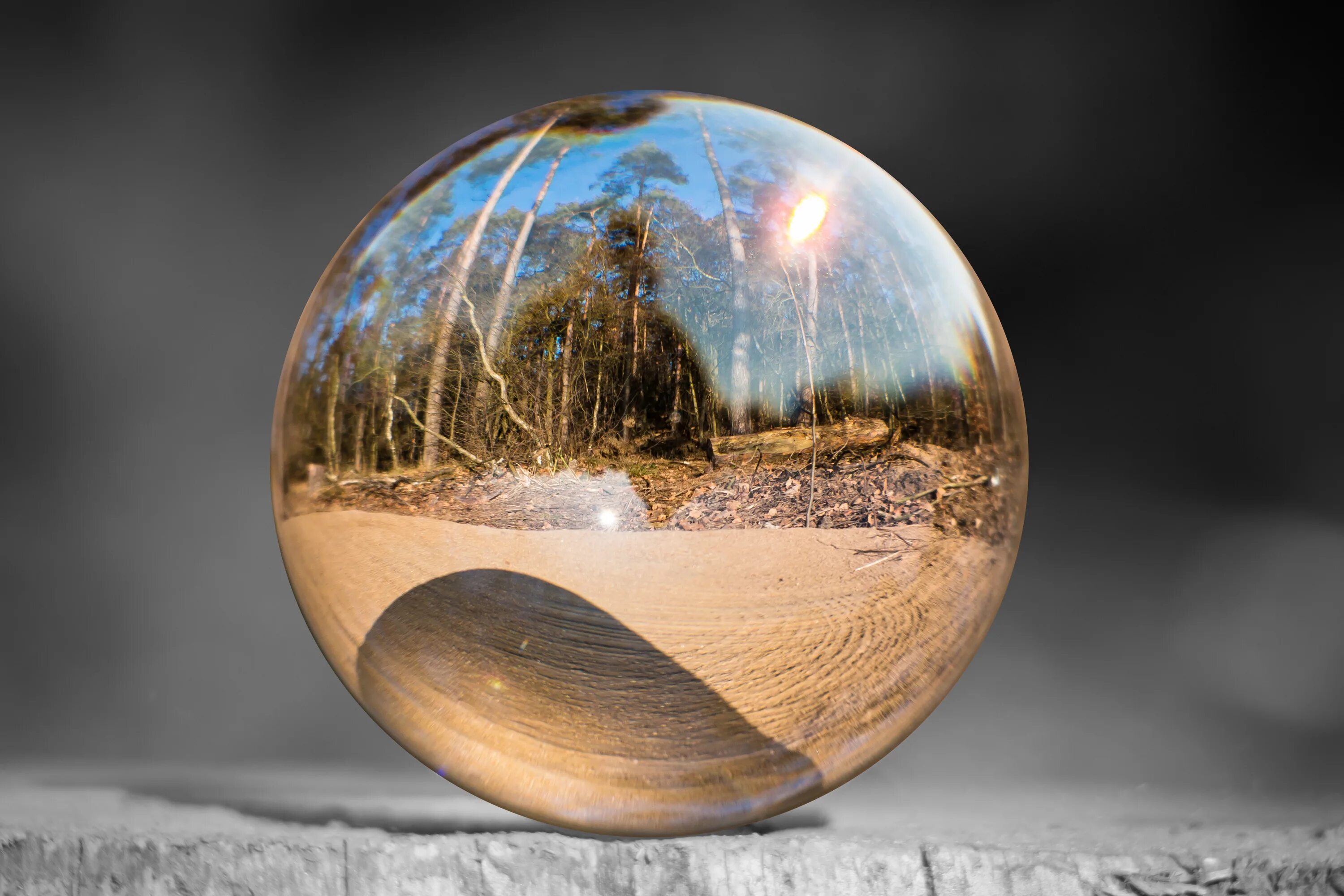 Плотность стеклянного шара. Шар стеклянный. Красивый шар. Стеклянный шар отражение. Стеклянная сфера.