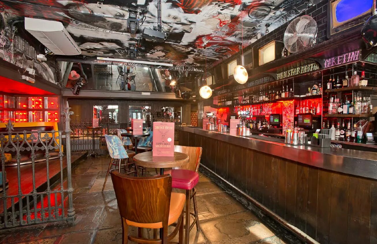 Q bar
