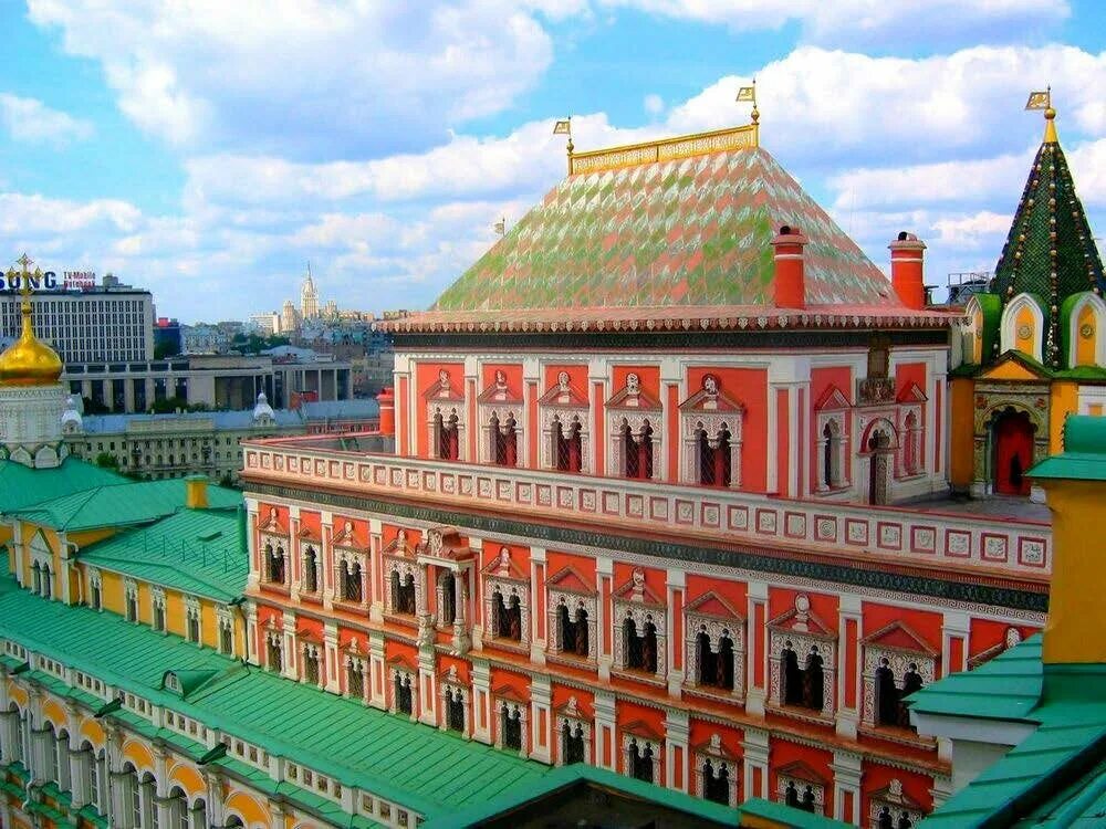 теремнрйдворец московского кремля. исторические здания кремля. шервуд). исторические здания кремля. исторический музей в москве фасад.