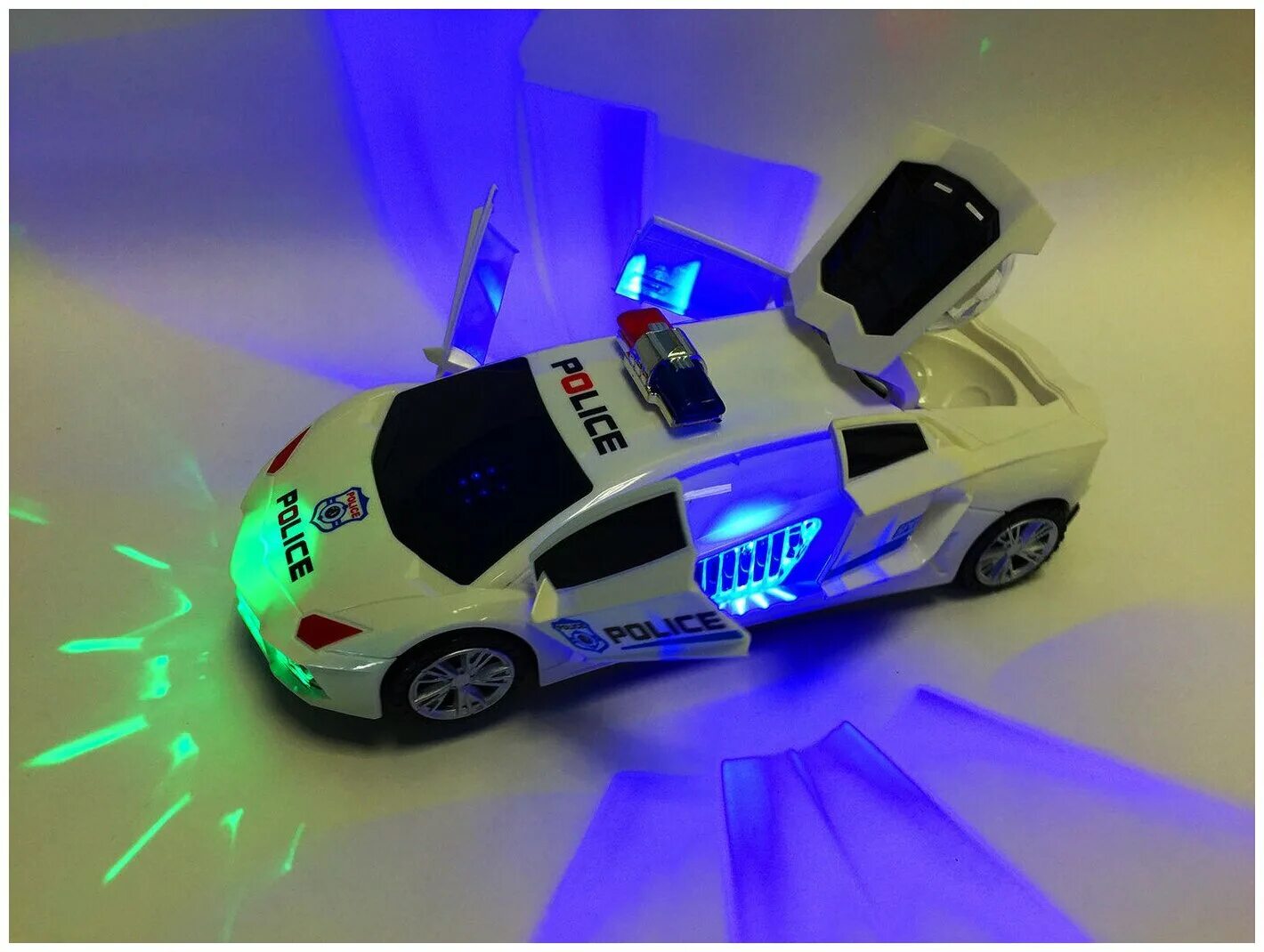 Машинки свет звук. Полицейская машина LD-2016a. Полицейская машина со светом и звуком. Светящиеся полицейские машинки. Спортивная Полицейская машина игрушка.