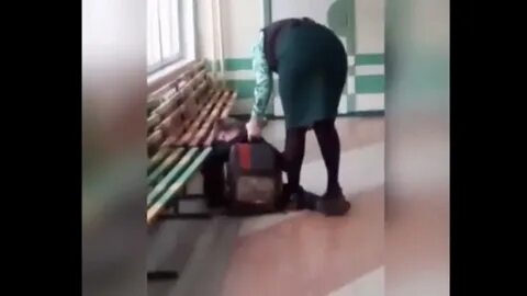 Ученица ударила учительницу