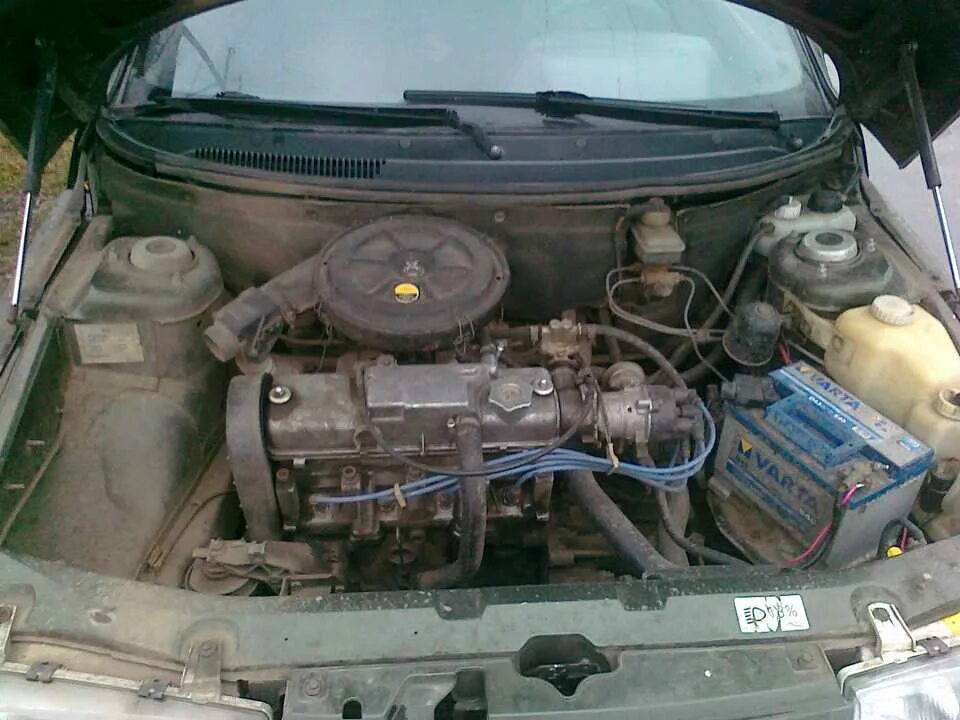 Мотор ваз 2111 8кл. Ваз 2110 движок 8 клапанный. Ваз 2110 8 клапанов инжектор дергается. Ваз 2110 на горячем двигателе. Ваз 2110 на горячем двигателе.