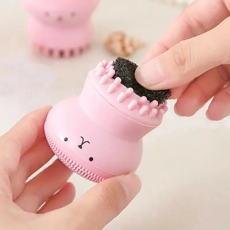 Silicone cleansing brush. Щетка для умывания лица силиконовая Осьминожка. Силиконовый спонжик Осьминожка. Силиконовая форма осьминог. Гаджет Осьминожка для лица.