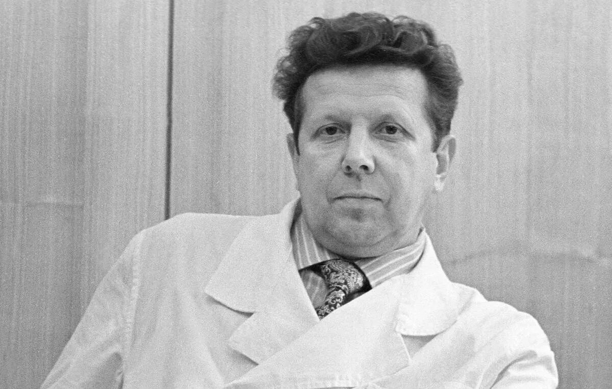 Хирург брежнева. Шмелев пластический хирург ссср. Хирург брежнева. Хирург брежнева. Хирург брежнева.