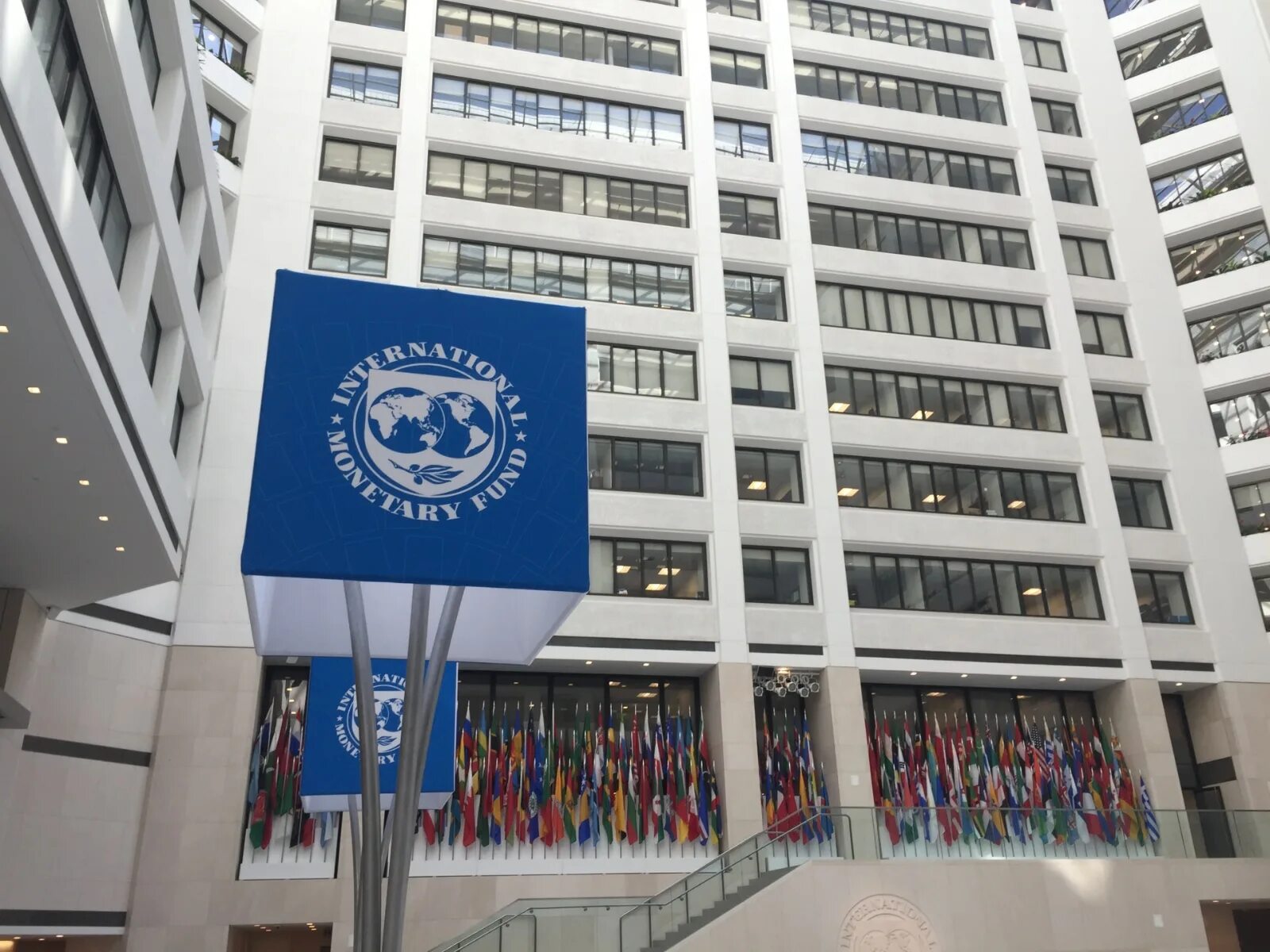 Штаб квартира МВФ В Вашингтоне. International monetary Fund (IMF). МВФ главное здание.