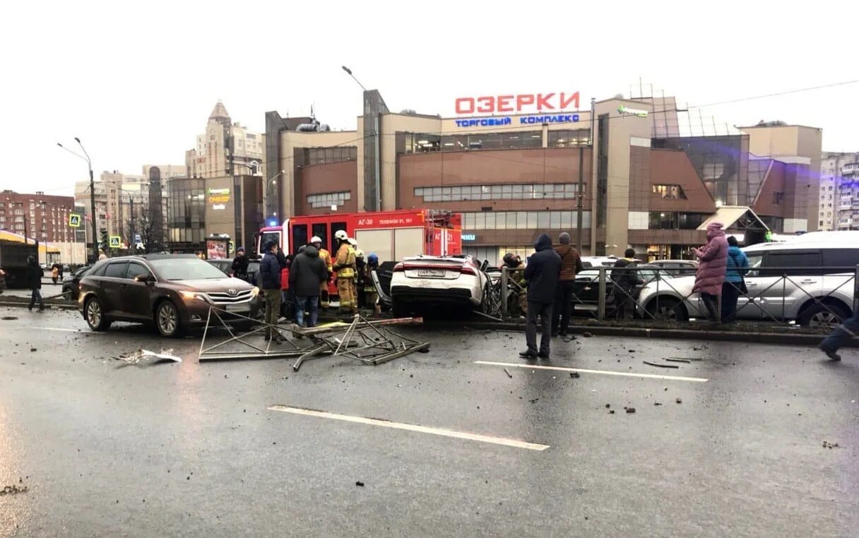 Новости москвы спб. ДТП Санкт-Петербург вчера на Выборгском шоссе. Авария в Санкт Петербурге вчера. Аварии 90-х в Санкт-Петербурге. Авария в Санкт Петербурге Ауди фото.