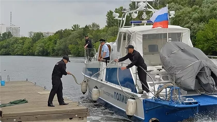 Прокуратура водного транспорта. Полицейский катер. Маломерные суда на реке. Речные маломерные катера. Полиция на водном транспорте.