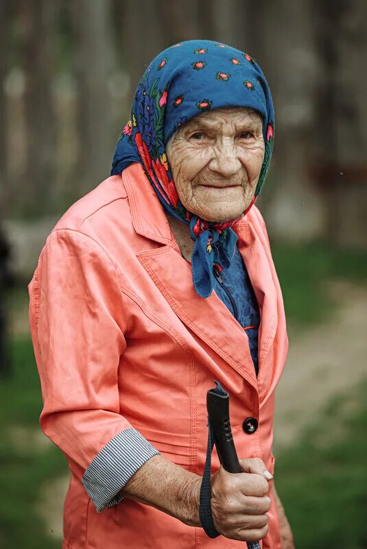 Старуха. Пожилая женщина в платке. Милые бабушки. Бабку форум. Бабулька.