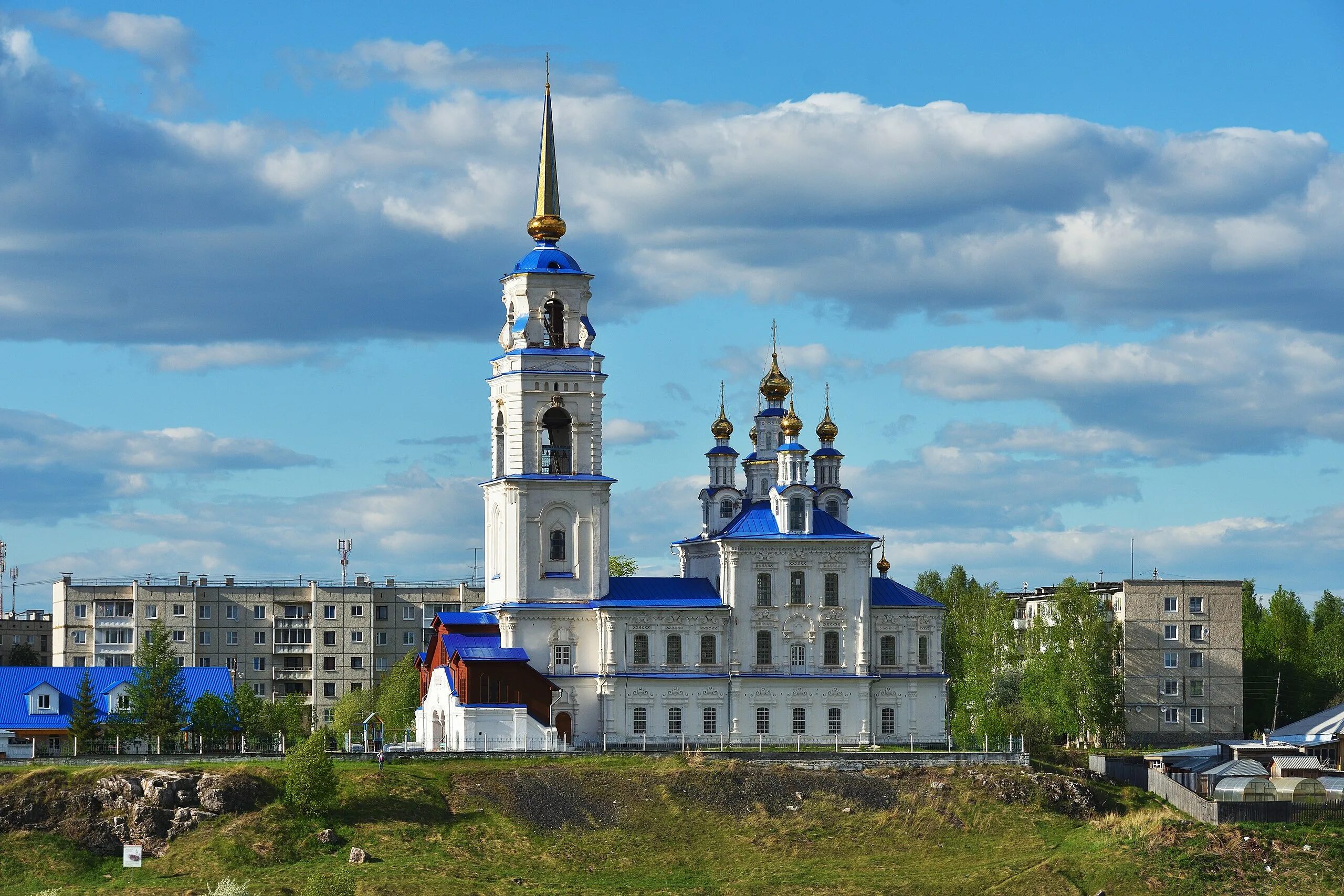 Североуральск Петропавловская Церковь. Церковь города Североуральска. Вечерний североуральск