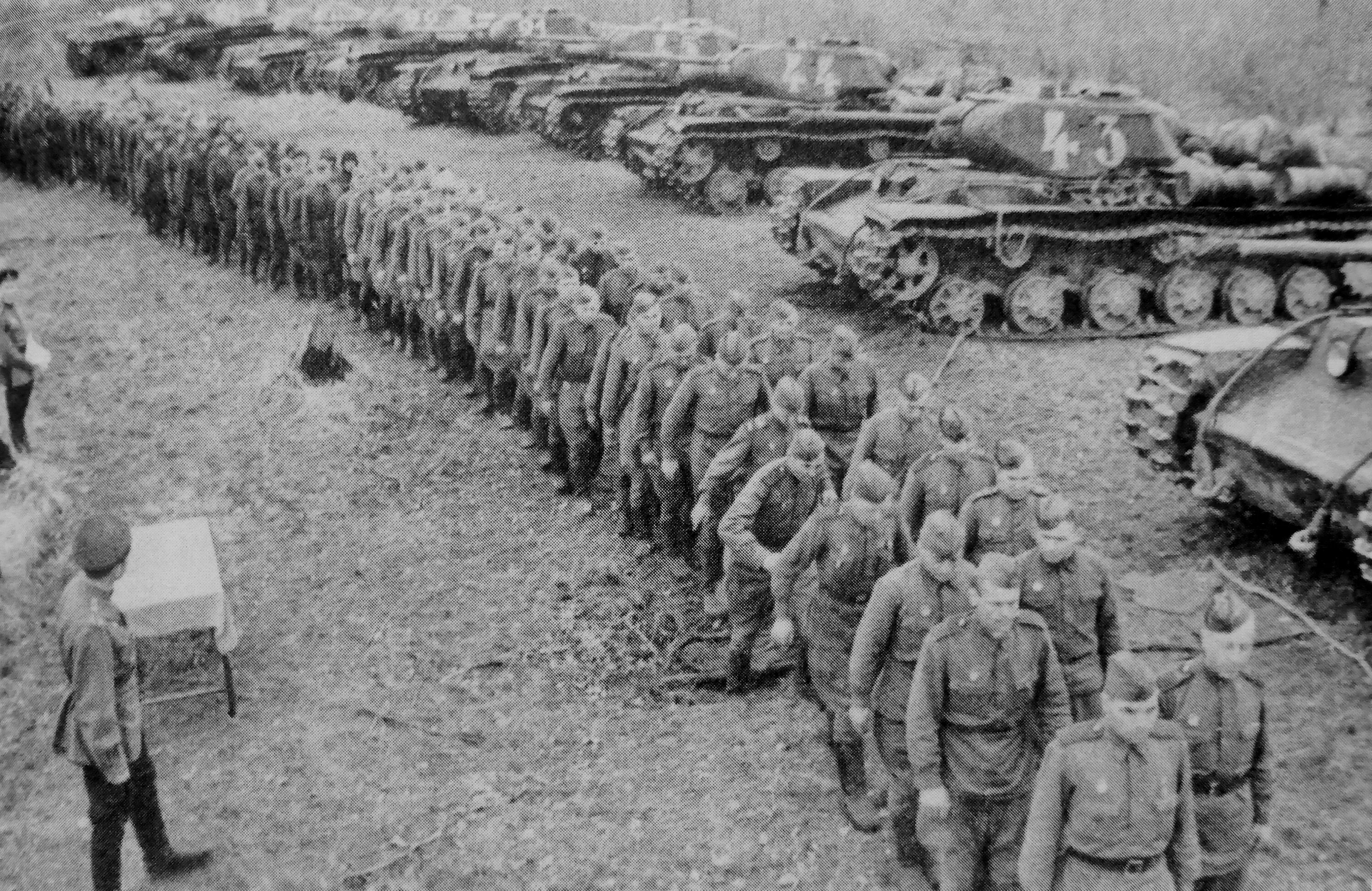 Танковый полк ВОВ. Отдельный Гвардейский танковый полк прорыва. Танковый полк 1941-1945. Танковый полк 1942