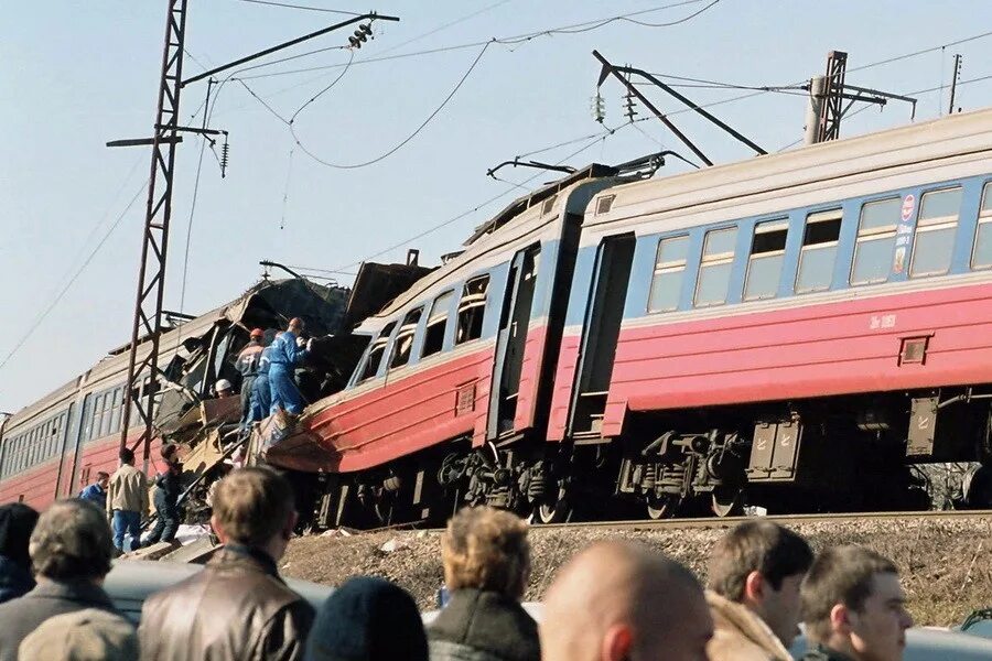 5 декабря 2003. Взрыв поезда Кисловодск Минеральные воды 2003. Взрыв в поезде Кисловодск - Минеральные воды (декабрь 2003). Взрыв в поезде Кисловодск — Минеральные воды. Теракт в электричке Кисловодск-Минеральные воды 3 сентября 2003.