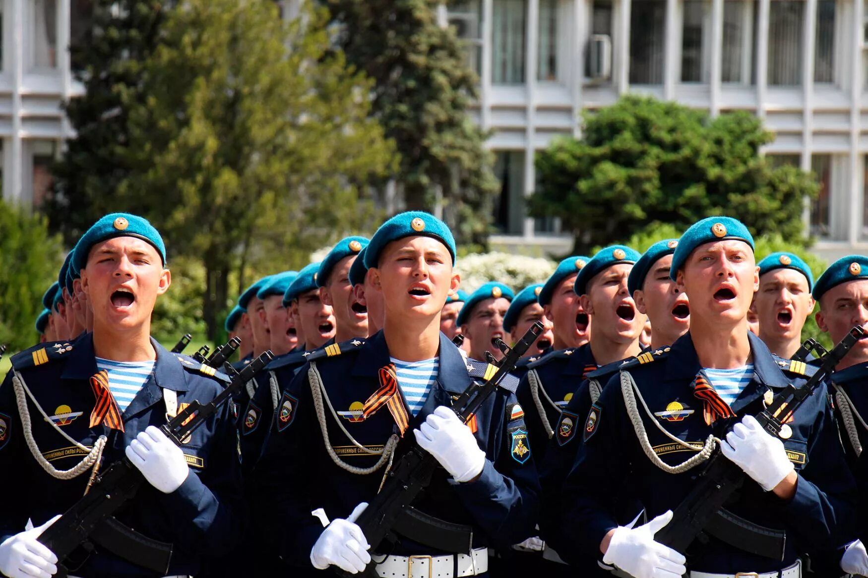 9 мая новороссийск. Парад Победы Новороссийск 2015. Новороссийск военный парад 9 мая 2015 года. Парад в Новороссийске. Парад 9 мая в Новороссийске.