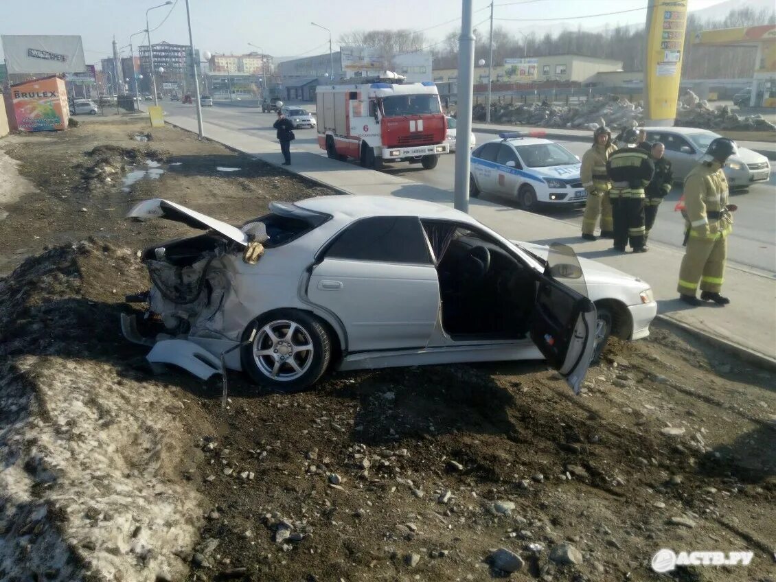 ДТП Комсомольская Больничная Южно-Сахалинск. Синегорск Южно Сахалинск ДТП. Южно-Сахалинск авария сегодня фото.