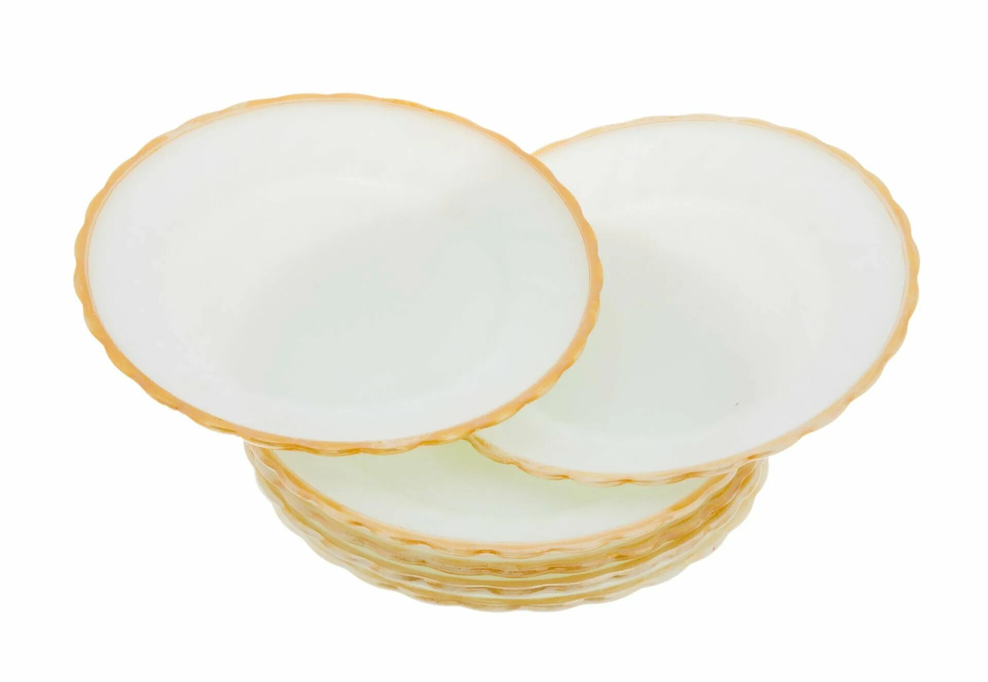 молоко в миске для кошки. блюдце с молоком. миска с молоком. миска с молоком. миска с молоком на белом фоне.