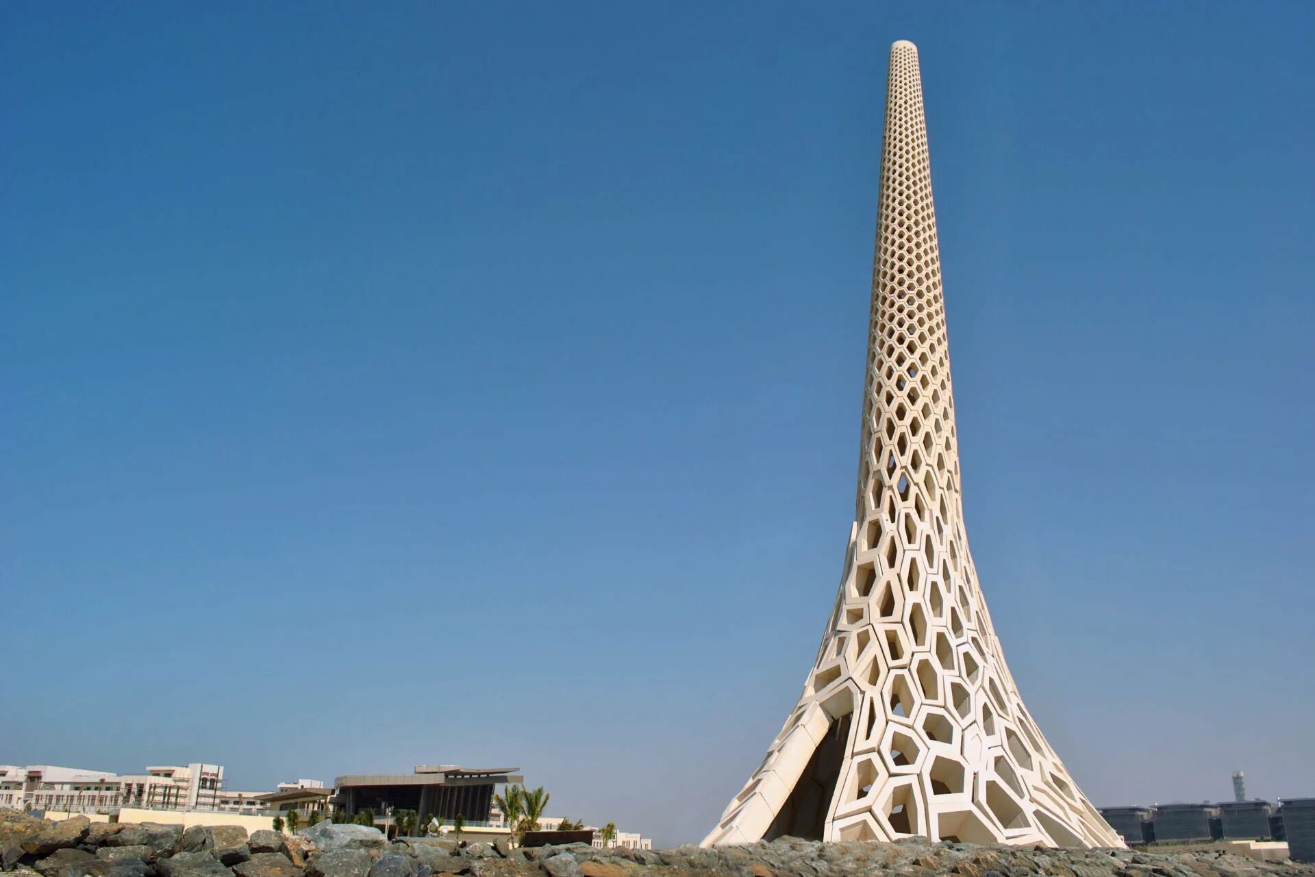 Какие бывают башни. Маяк Джидды в Саудовской Аравии. Башня Джидда. Башня Джидда в Саудовской Аравии. Башня Джидды 2024.