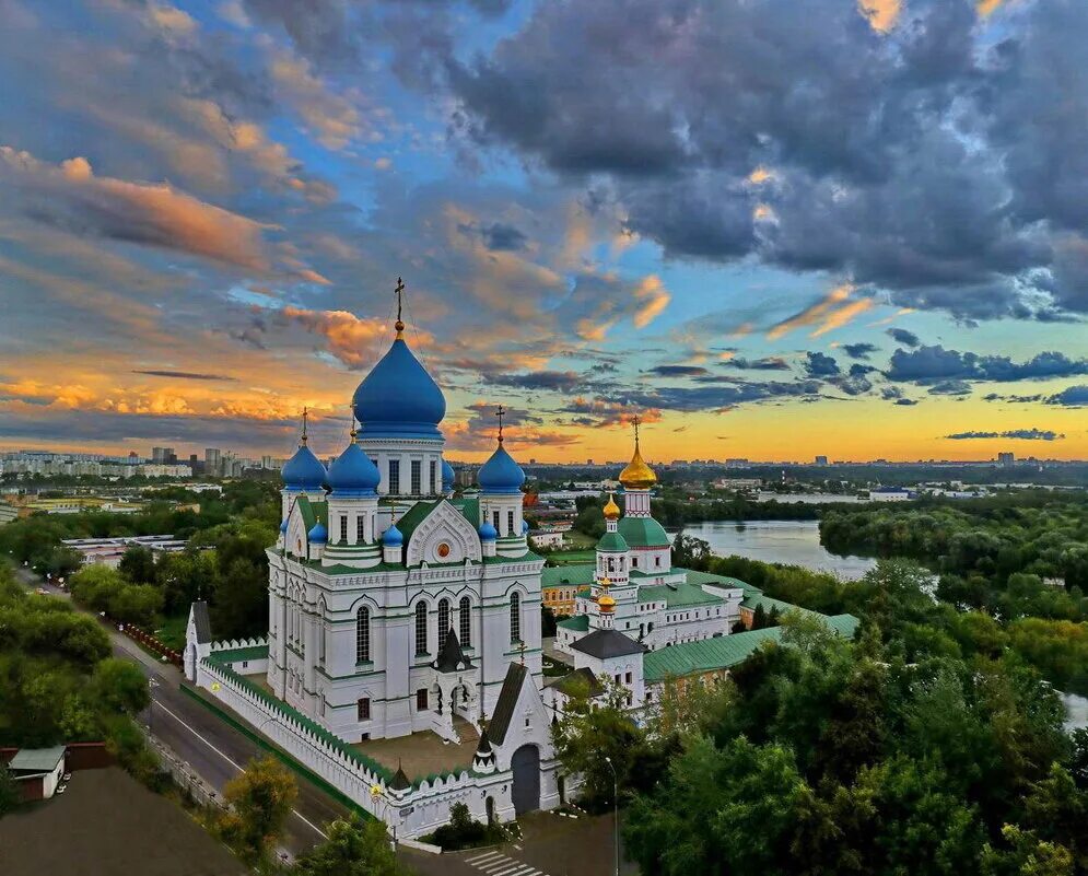 Сайт николо перервинского монастыря. Печатники Николо-Перервинский монастырь. Монастырь Николо Перервинский монастырь. Храм в Печатниках Николо Перервинский монастырь. Патриаршее подворье храмов Николо-Перервинского монастыря.