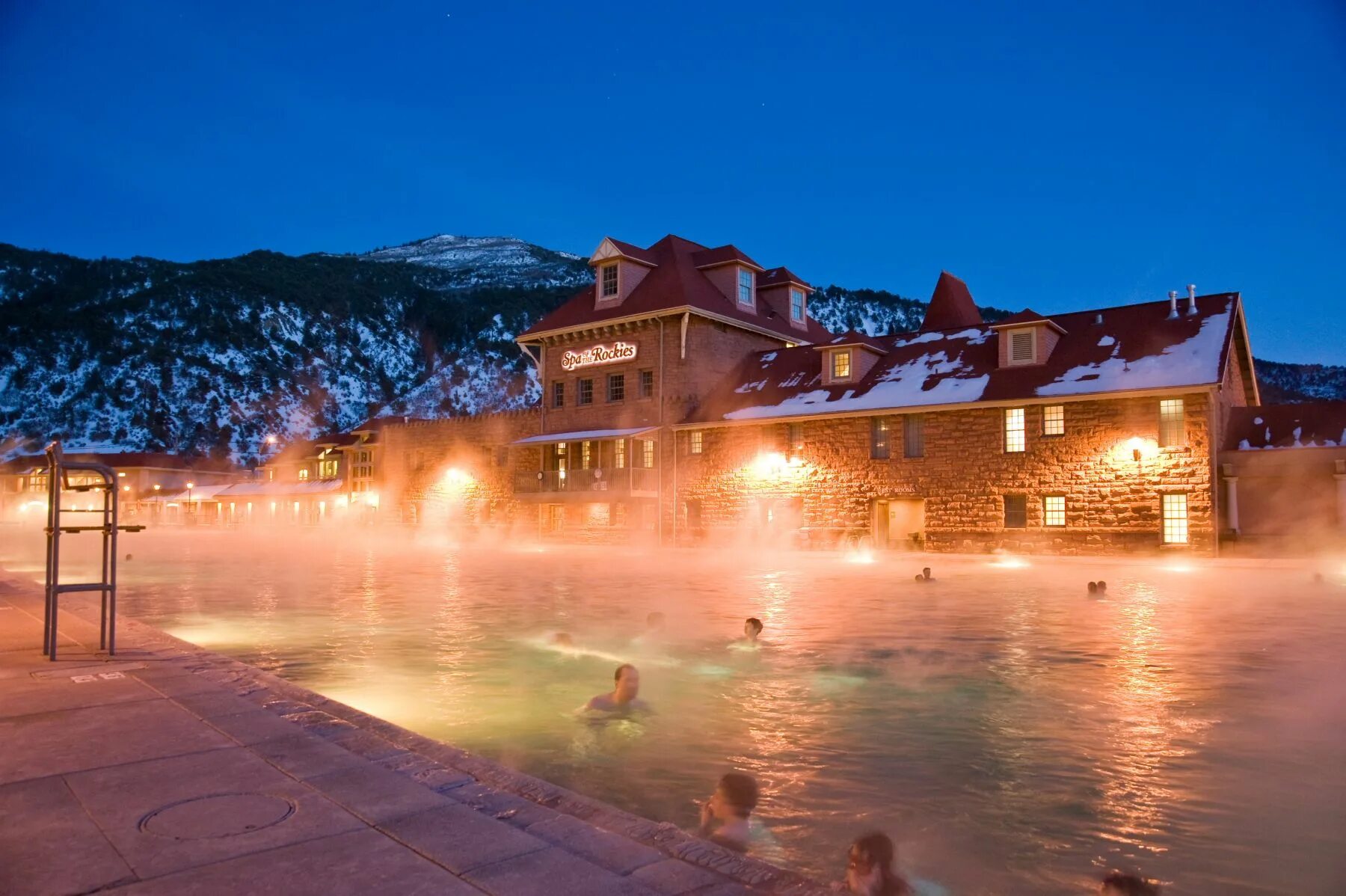 Курорт Glenwood hot Springs. Хот-Спрингс курорт США источники. Горячие источники Колорадо. Гленвуд-Спрингс, штат Колорадо, США термальные источники. Hot town