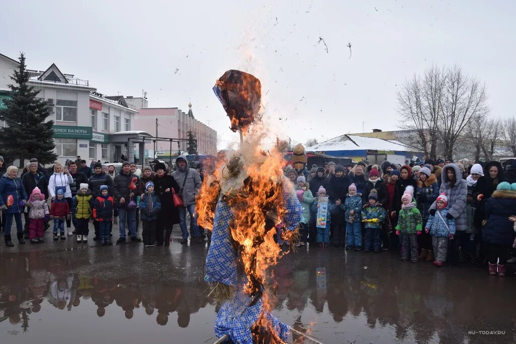 Погода г усмань. Новая Усмань сожжение чучела. Город Усмань Масленица. Масленица в Дубраве новая Усмань. Чучело сожгли зиму проводили.