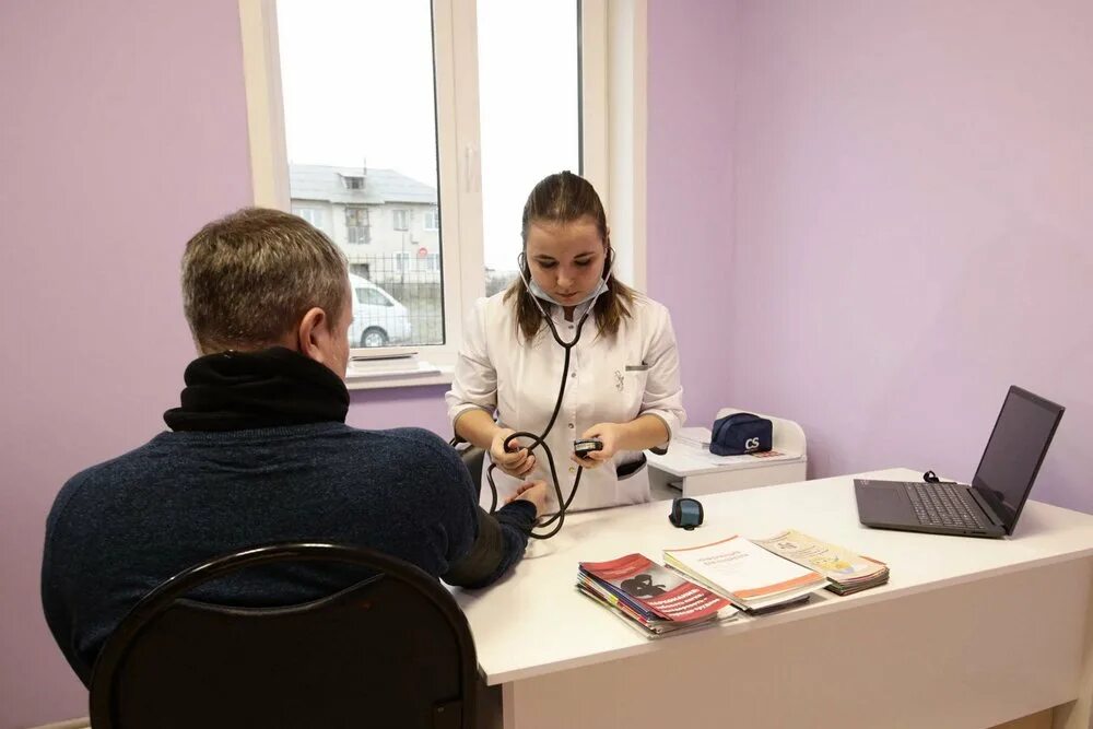 Страховой стол в поликлинике работа