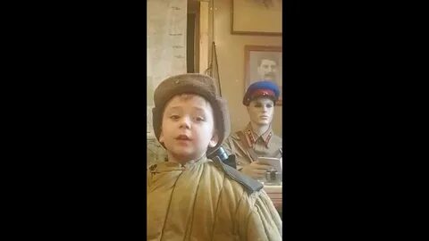 Мальчик поет песню не воюйте с русскими