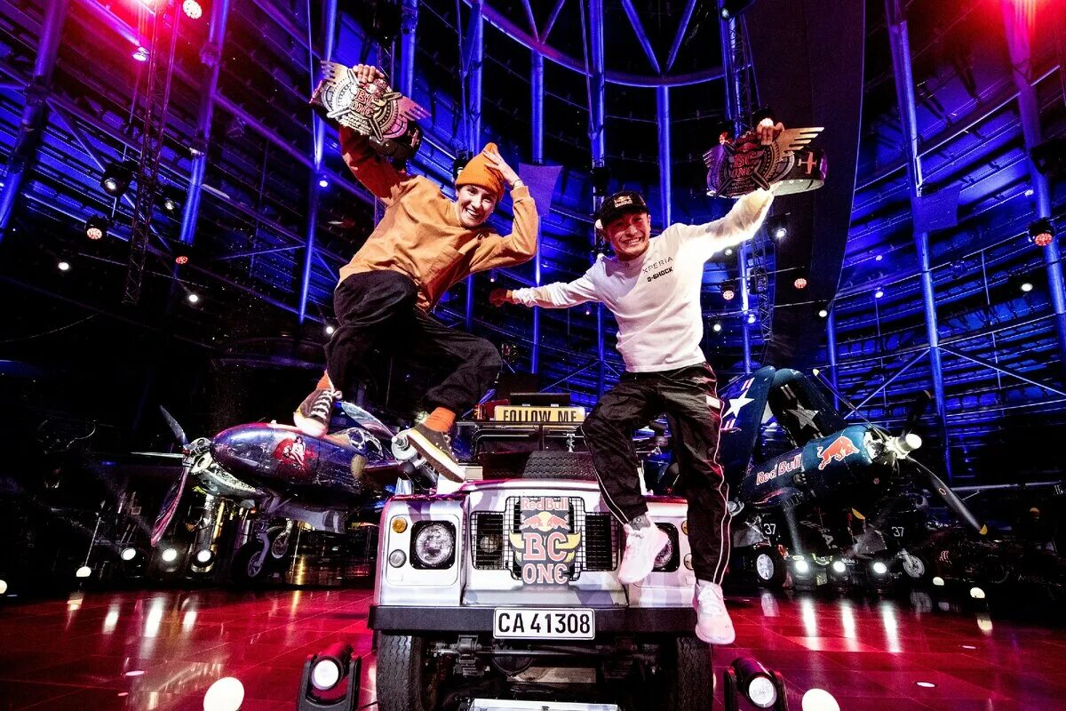 Брейк данс выступления. Red bull bc one. брейк данс red bull.