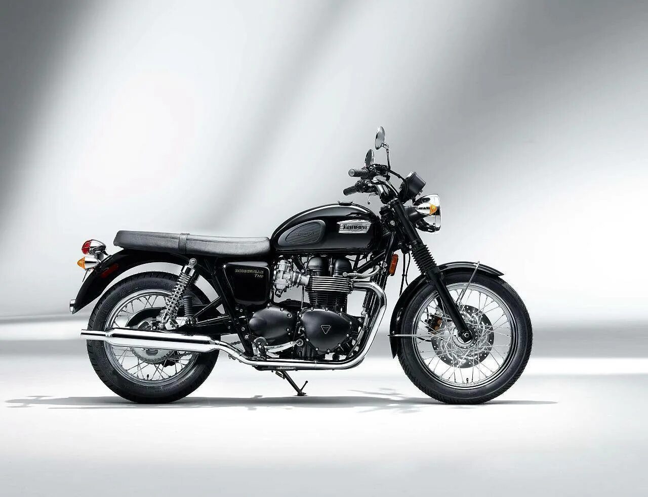 Ютуб триумф. Triumph bonneville t100 2010 arrow. triumph bonneville t100 black. хонда триумф мотоцикл. габариты t100 triumph bonneville.