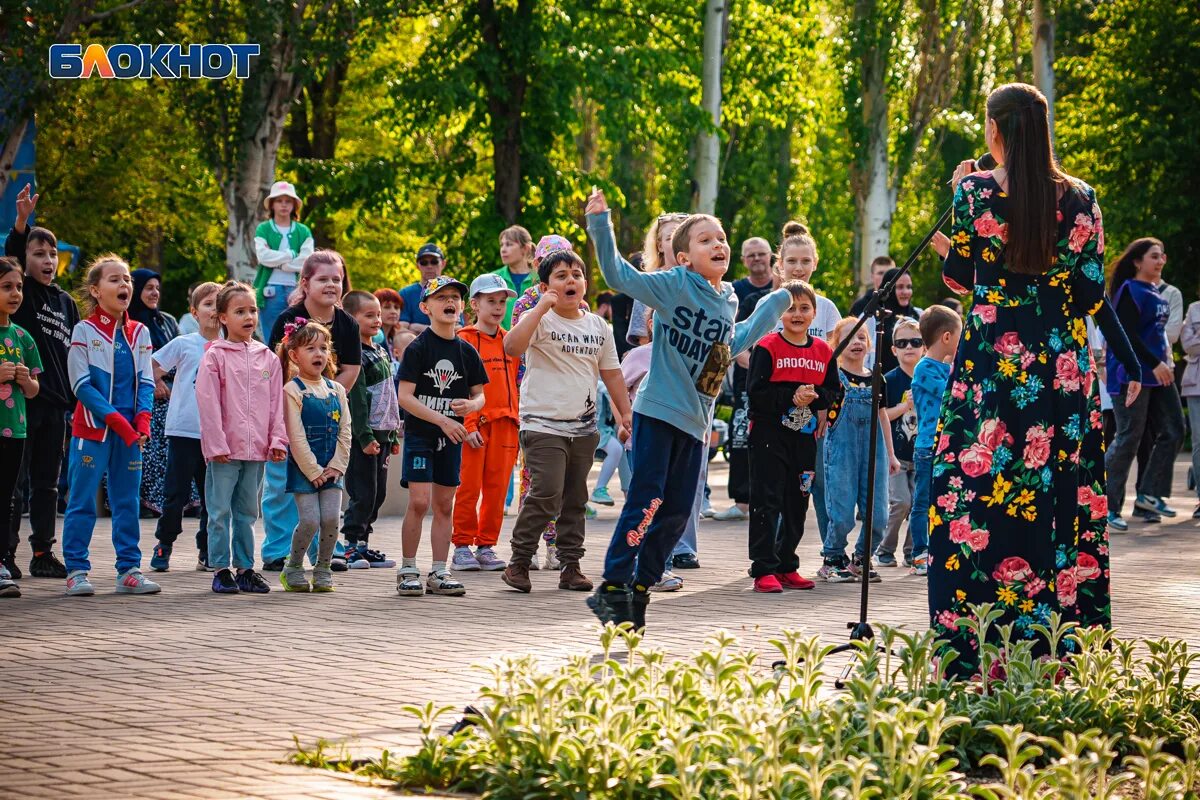 Парк семья. Семейные праздники. С праздником семьи. Парк Победы.