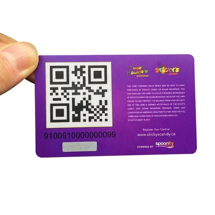 Кредитка по qr коду. Карточка с QR кодом. Пластиковая карта с QR кодом. Визитки с QR кодами. QR код на банковской карте.