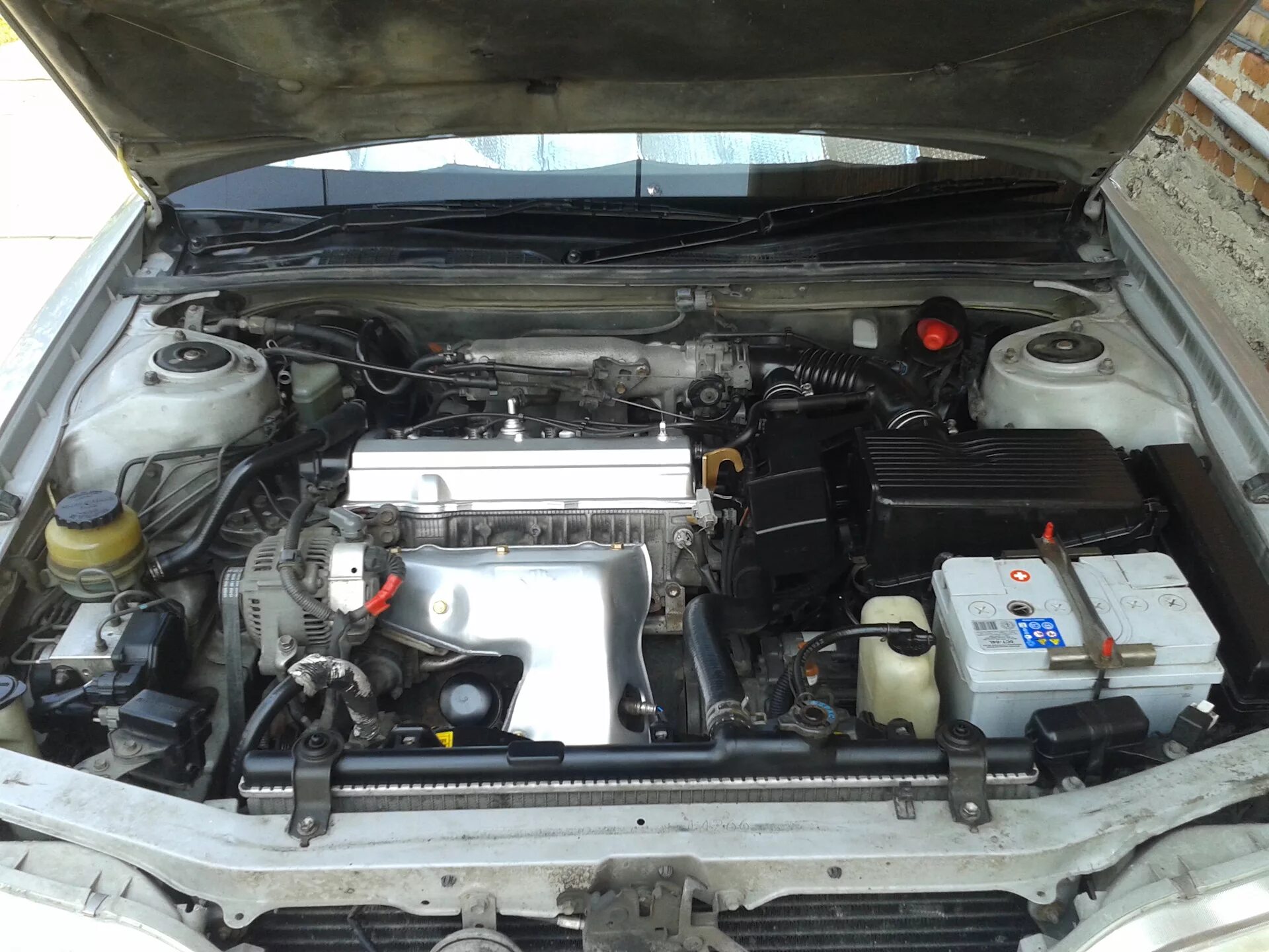 8 аккумулятор. Toyota vista sv40. Тойота виста св 40 4 s fe. Vista sv55. Тойота виста 33 под капотом.