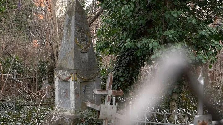 Всесвятское кладбище краснодара могила ведьмы. Захоронения на кладбище краснодара. Захоронения на кладбище краснодара. Всесвятское кладбище краснодара. Захоронения на кладбище краснодара.