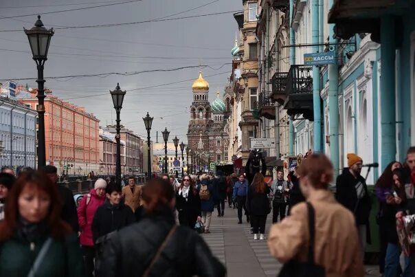 20 мая спб. Дождливый Питер. Петербуржцы. Санкт-Петербург май. Петербуржцы под дождем.