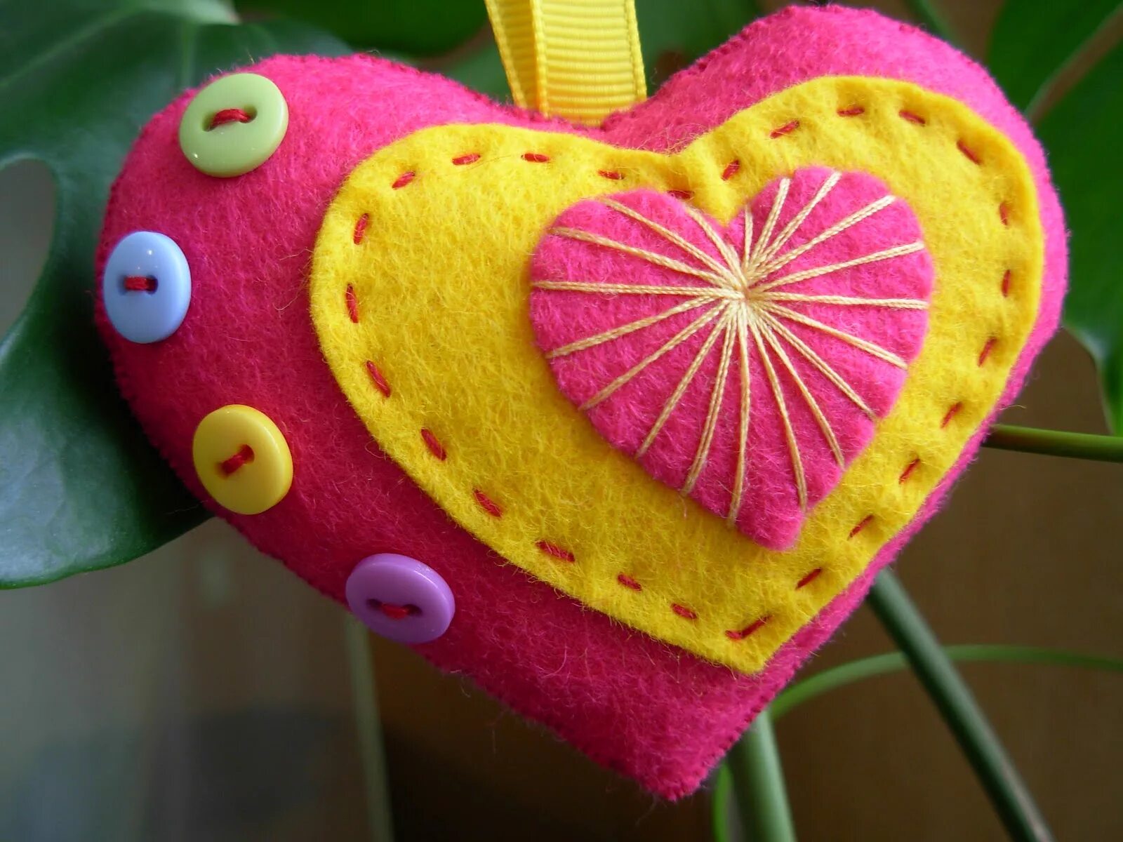Поделки из фетра из 4. Подарок из фетра. Фетр поделки. Поделки из фетра. Поделки из фетра из 4.