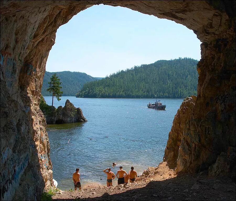 Увидим красивые места. Царские ворота Красноярск Красноярское море. Бирюсинский залив царские ворота. Красноярское водохранилище царские ворота. Царские ворота Красноярск Бирюсинский залив.